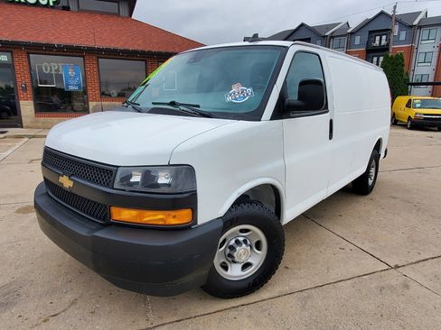 Used 2019 Chevrolet Express 2500 image 3