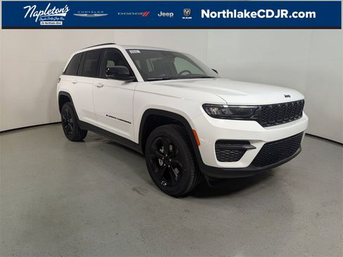 New 2025 Jeep Grand Cherokee Altitude image 1