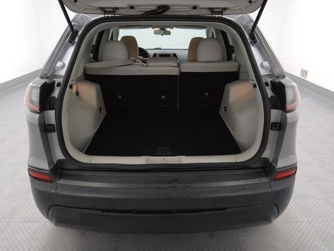 Used 2020 Jeep Cherokee Latitude Plus FWD image 29