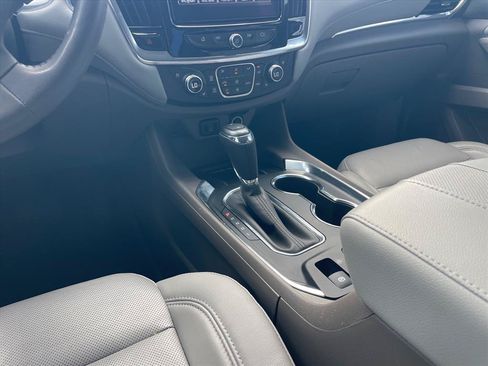 Used 2018 Chevrolet Traverse Premier w/ Driver Confidence II Package FWD image 18