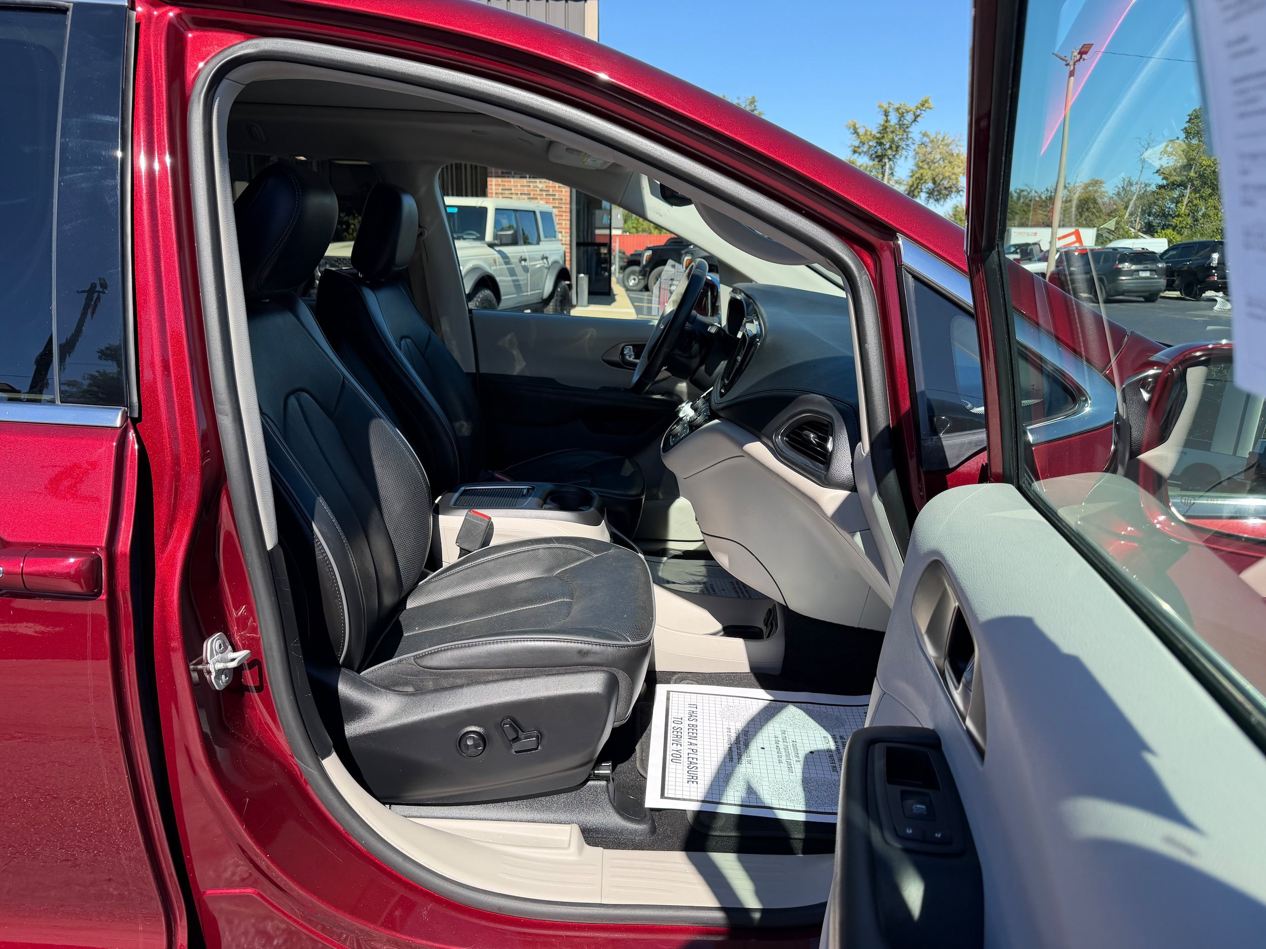 Used 2019 Chrysler Pacifica Limited FWD image 15