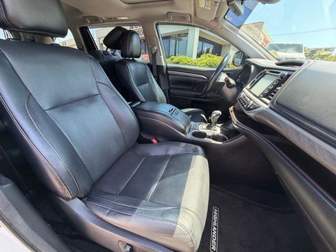 Used 2017 Toyota Highlander Limited AWD/4WD image 46