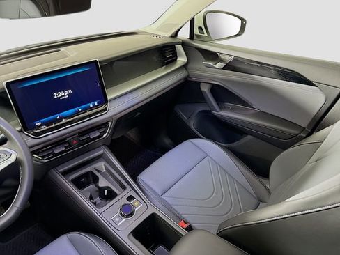 New 2025 Volkswagen Tiguan SE image 23