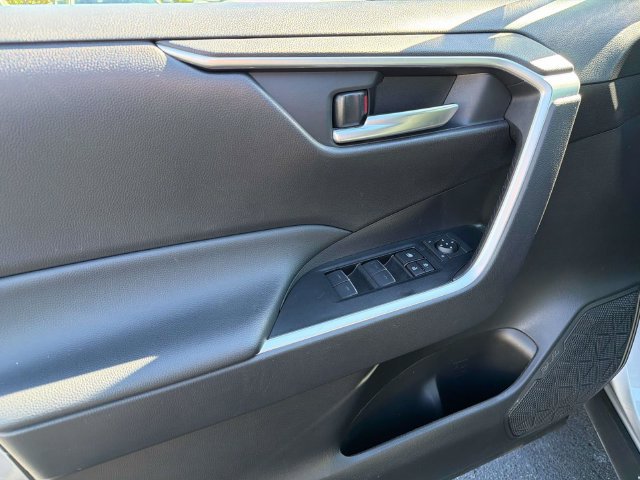 Used 2025 Toyota RAV4 XLE AWD/4WD image 23