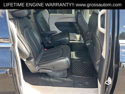 Used 2024 Chrysler Pacifica Touring-L FWD image 42