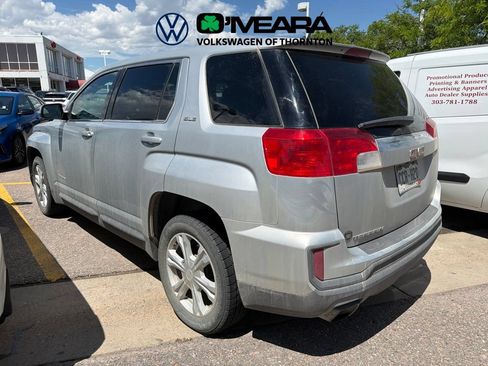 Used 2017 GMC Terrain SLE FWD image 2