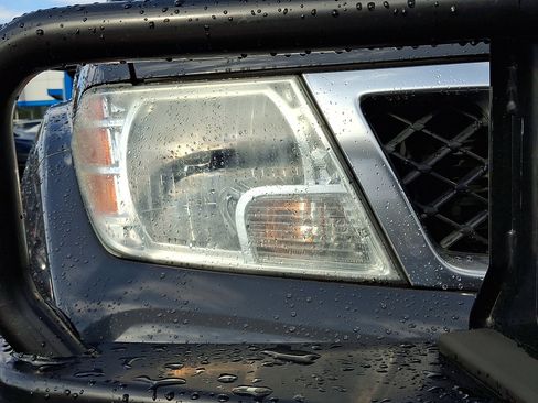 Used 2015 Nissan Frontier PRO-4X w/ Pro-4x Luxury Package image 10