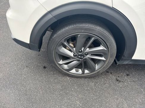 Used 2017 Kia Niro EX image 10