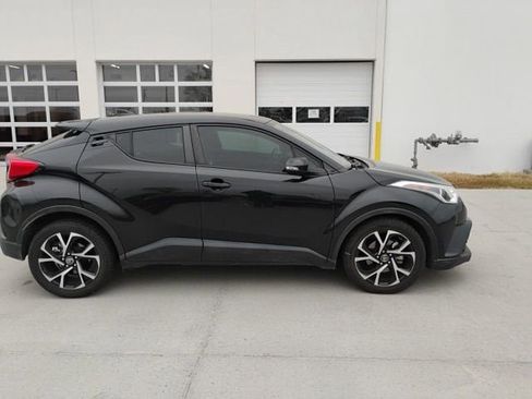 Used 2018 Toyota C-HR XLE image 2
