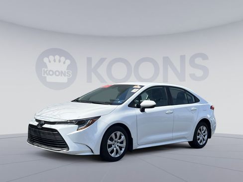 Used 2025 Toyota Corolla LE image 1