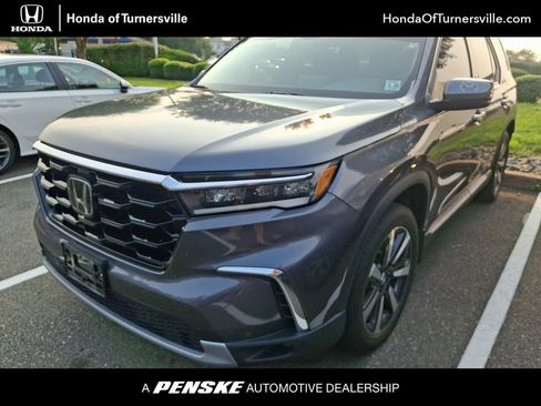Certified 2024 Honda Pilot Touring image 1