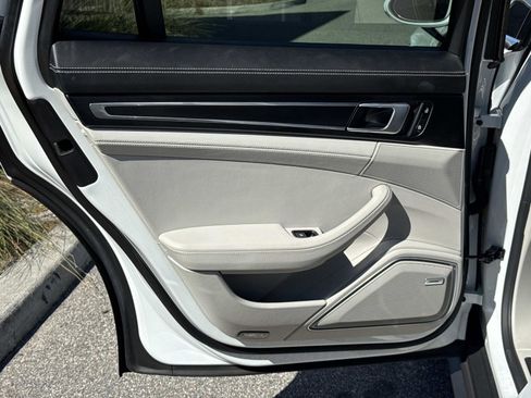 Used 2023 Porsche Panamera 4 Platinum Edition image 11