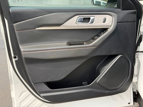 Certified 2025 Ford Explorer Active w/ Active Comfort Package image 29