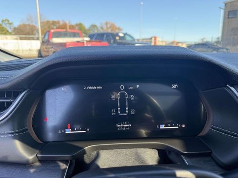 Used 2023 Jeep Grand Cherokee L Limited w/ Luxury Tech Group II image 15