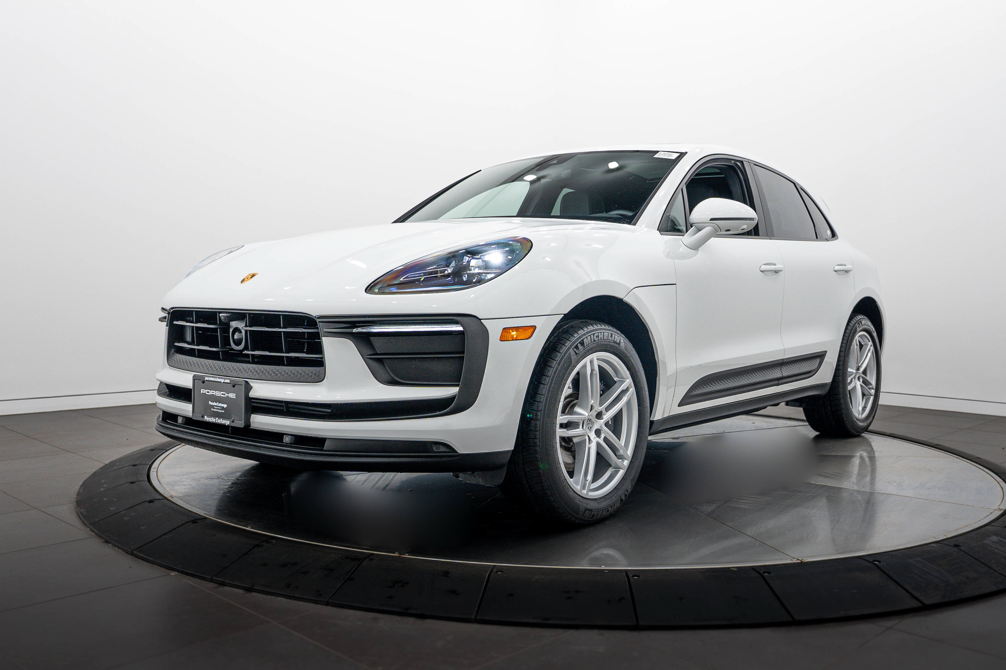 Certified 2026 Porsche Macan AWD/4WD image 1