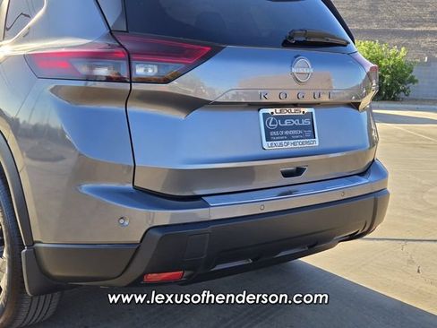 Used 2025 Nissan Rogue SV w/ SV Premium Package FWD image 5