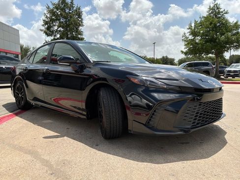 Used 2026 Toyota Camry SE FWD image 4