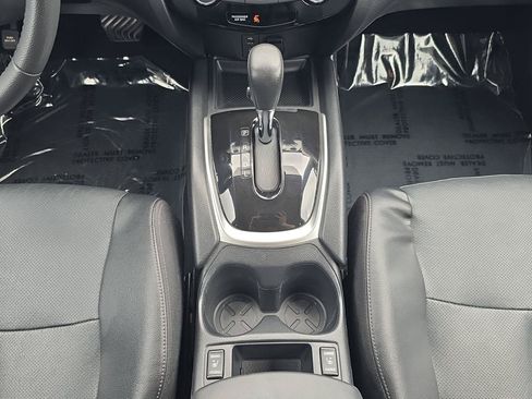 Used 2016 Nissan Rogue SL AWD/4WD image 19