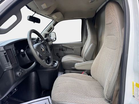 Used 2018 Chevrolet Express 3500 image 8