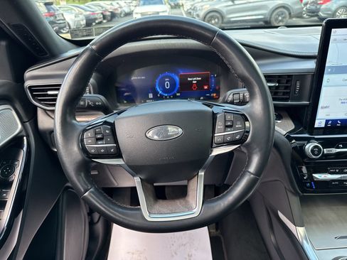 Used 2022 Ford Explorer Platinum w/ Equipment Group 601A AWD/4WD image 29