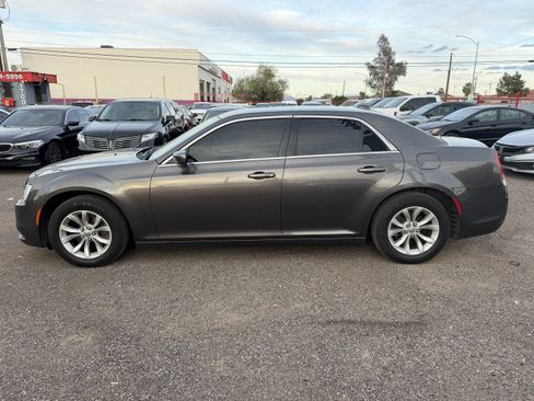 Used 2020 Chrysler 300 Touring image 8