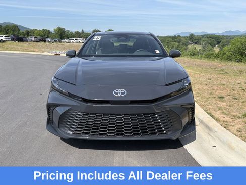 Used 2025 Toyota Camry SE w/ Convenience Package AWD/4WD image 2