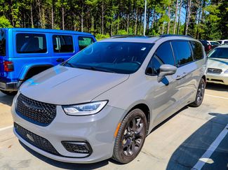 Used 2022 Chrysler Pacifica Limited w/ S Appearance Package FWD video 1