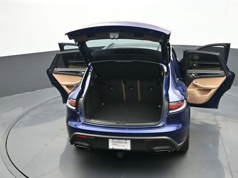 Certified 2023 Porsche Macan AWD/4WD image 27