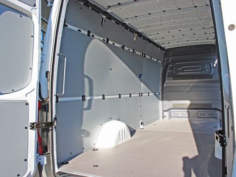 Used 2025 Mercedes-Benz Sprinter 2500 image 6