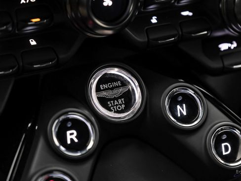 Used 2019 Aston Martin V8 Vantage Coupe RWD image 78