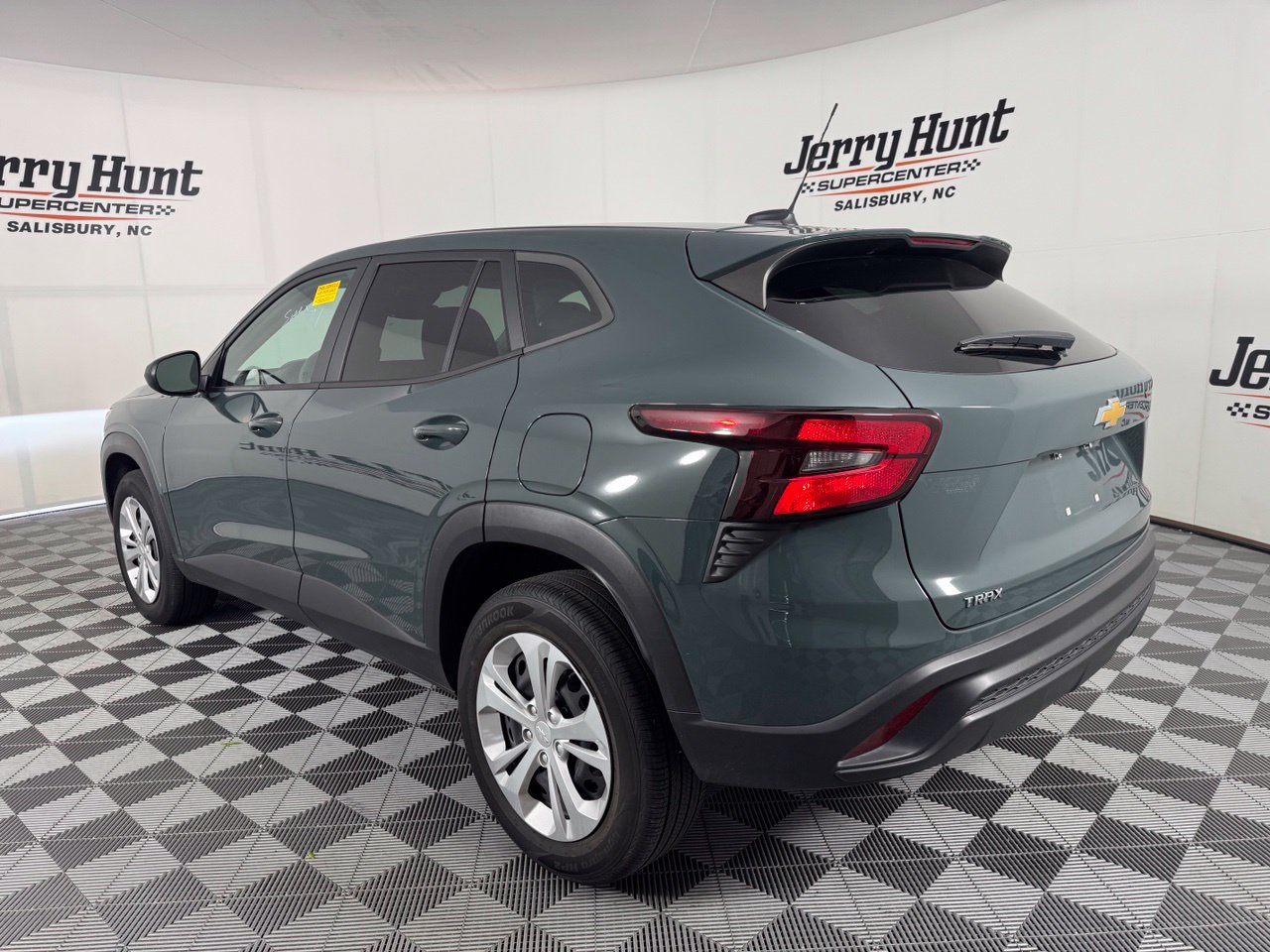 Used 2025 Chevrolet Trax LS FWD image 9