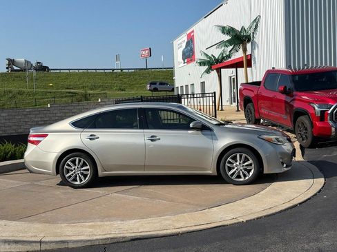 Used 2013 Toyota Avalon XLE Premium FWD image 2