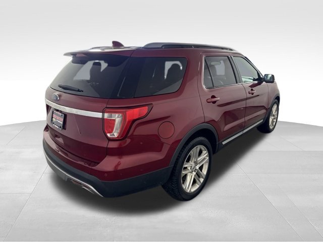 Used 2017 Ford Explorer XLT w/ Equipment Group 202A FWD image 9
