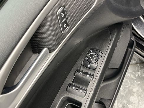 Used 2019 Ford Fusion SE image 8