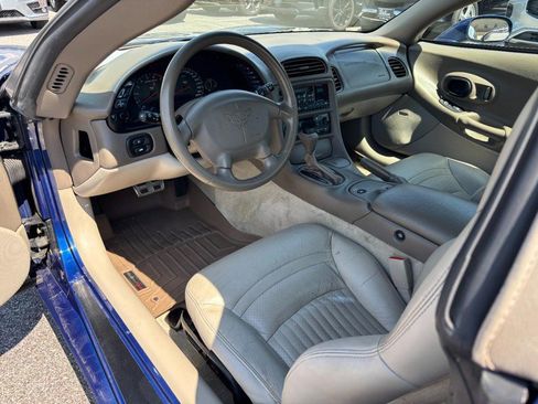 Used 2004 Chevrolet Corvette Convertible w/ Preferred Equipment Group RWD image 12