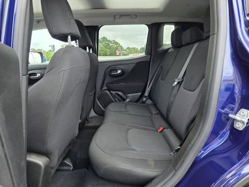 Used 2021 Jeep Renegade Latitude FWD image 17