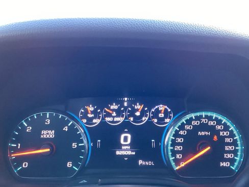 Used 2019 Chevrolet Suburban Premier image 8