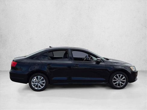 Used 2011 Volkswagen Jetta SE FWD image 4