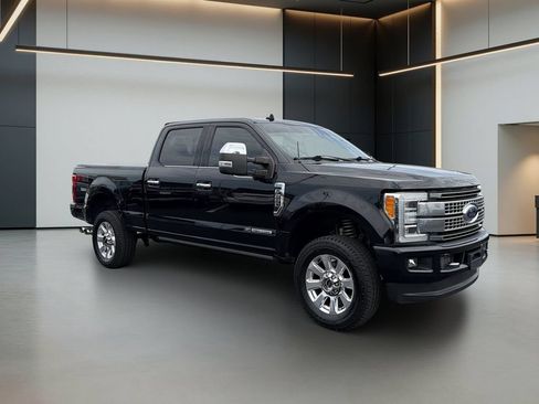 Used 2019 Ford F250 Platinum w/ Platinum Ultimate Package AWD/4WD image 8