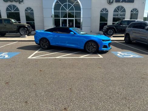 Used 2022 Chevrolet Camaro ZL1 RWD image 2