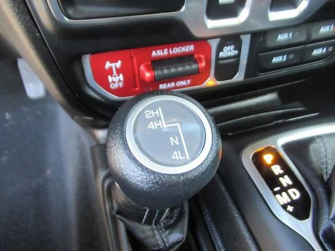 Certified 2025 Jeep Wrangler Willys image 23