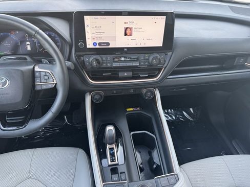 Used 2024 Toyota Grand Highlander MAX Platinum image 2