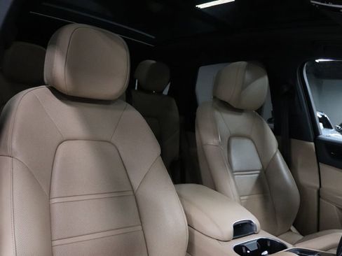 Used 2020 Porsche Cayenne E-HYBRID w/ Premium Plus Package image 24