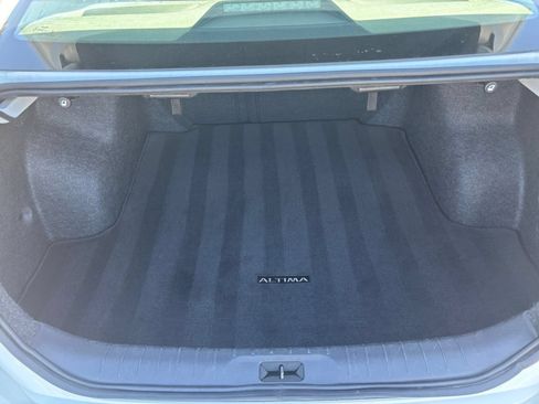 Used 2025 Nissan Altima 2.5 SV FWD image 30