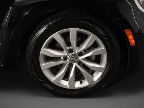 Used 2013 Volkswagen Beetle TDI FWD image 25