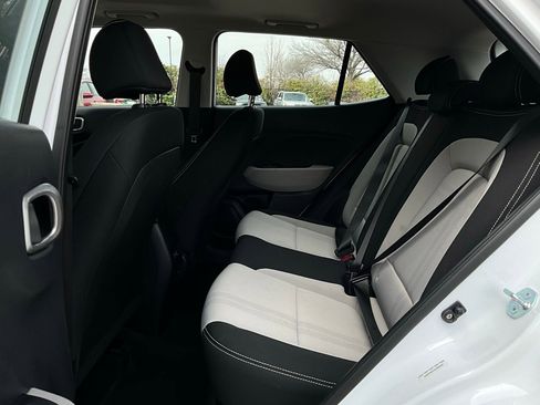 Used 2025 Hyundai Venue SEL image 11