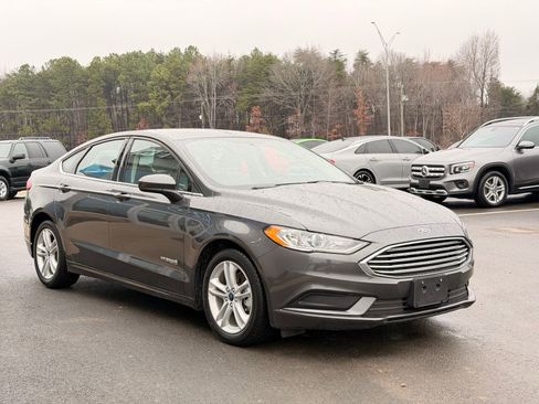 Used 2018 Ford Fusion S image 4