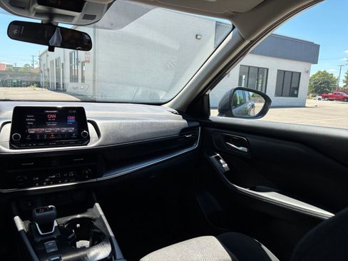 Used 2025 Nissan Rogue SV FWD image 38