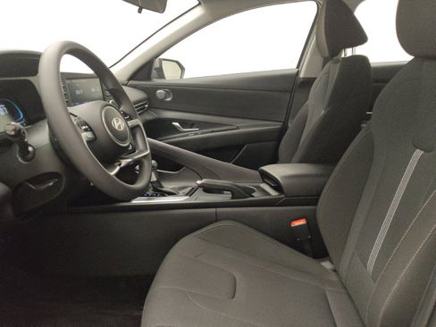Used 2025 Hyundai Elantra SE FWD image 17