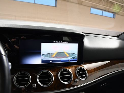 Used 2019 Mercedes-Benz E 300 4MATIC image 32